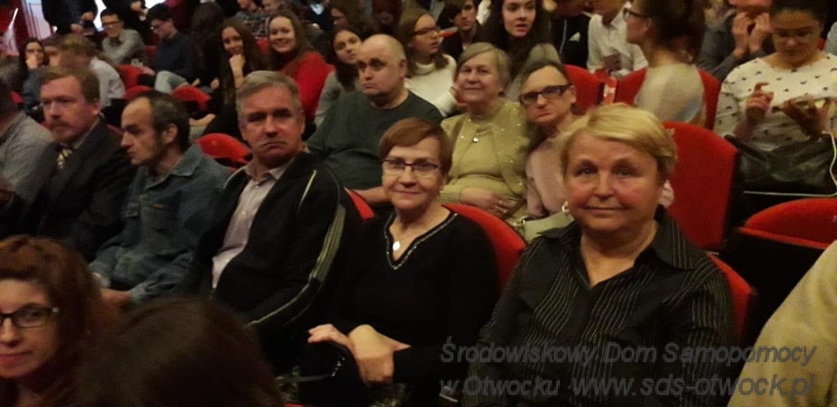 Uczestnicy ŚDS w Otwocku na musicalu „PILOCI”